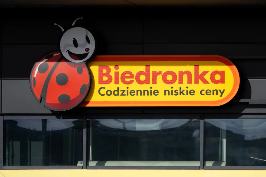 Szukasz sklepu otwartego w nocy? Sprawdź, które sklepy całodobowe działają 24h w Polsce w 2026 roku i gdzie zrobisz nocne zakupy.