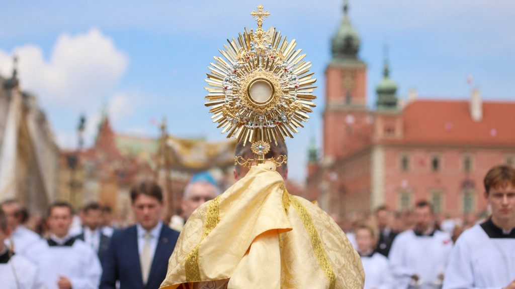 Kiedy wypada Boże Ciało 2026? Sprawdź dokładną datę, dowiedz się, że to dzień wolny od pracy i jak zaplanować długi weekend.